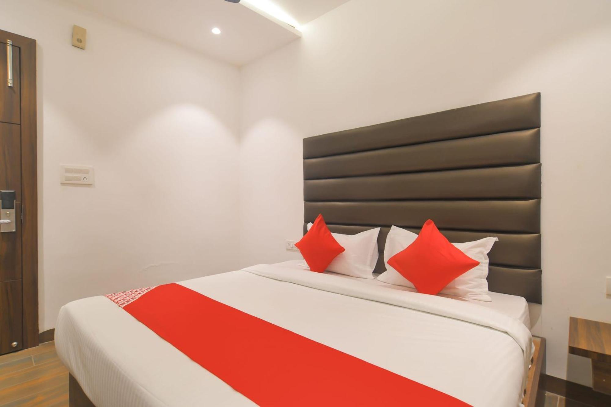 Hotel O Rudraksh Indore Bagian luar foto