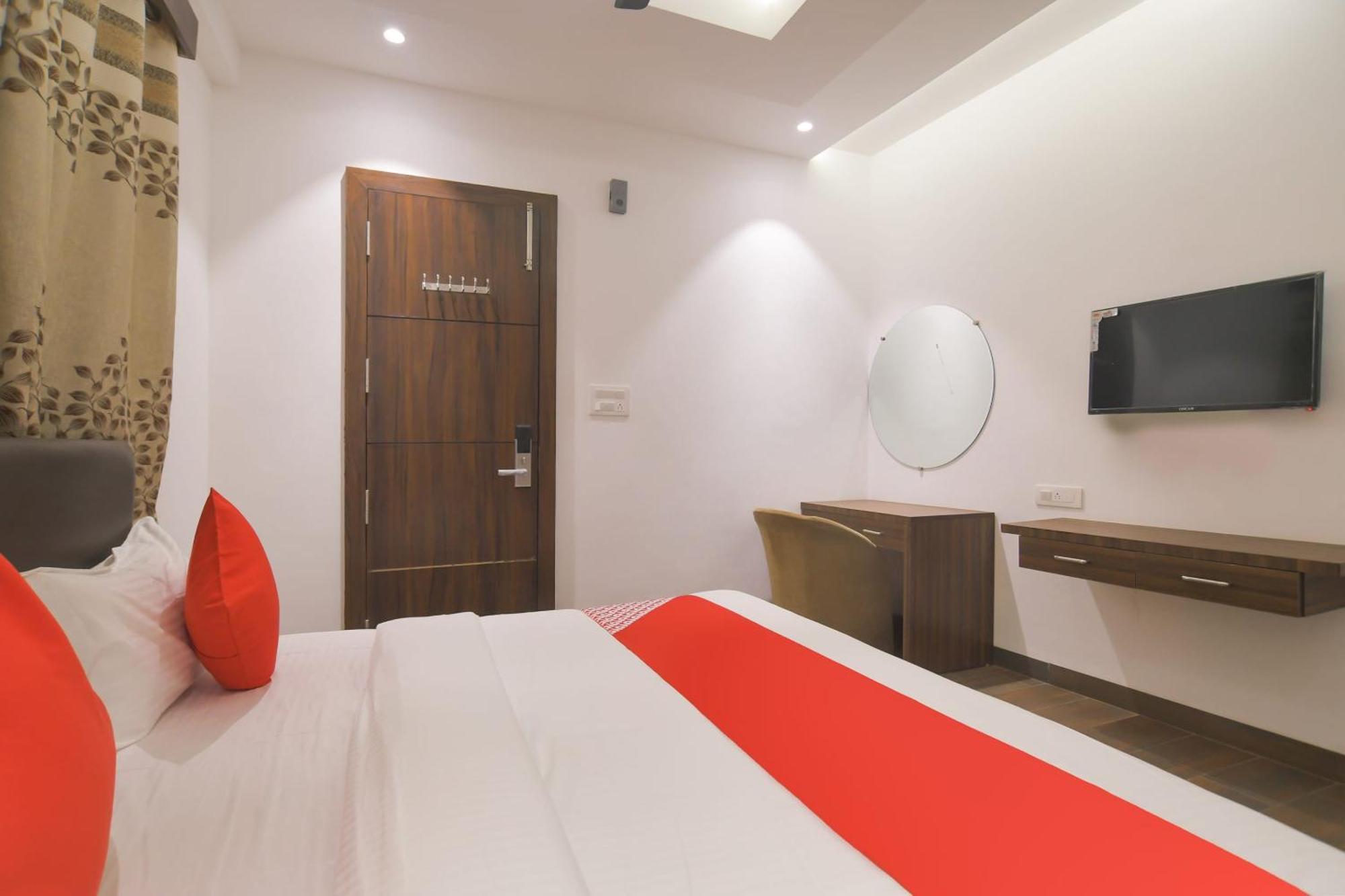 Hotel O Rudraksh Indore Bagian luar foto